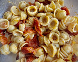 Foto del paso 2 de la receta: Orecchiette con tomates cherry confitados