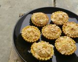 Foto langkah ke 9 dari resep Pie vla vanila almond slice.