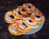 صورة لخطوة 6 من وصفة ميني بيتزا 🍕