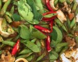 รูปขั้นตอนการทำที่ 6 ของ 🦑 ผัดพริกแกงปลาหมึก 🦑🥚ไข่เค็ม