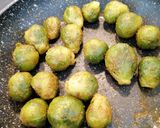 Foto del paso 5 de la receta: Alubias blancas con coles de Bruselas especiadas