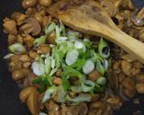 Foto langkah ke 6 dari resep Ayam Jamur Kecap Super Praktis (Untuk Toping Mie).