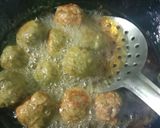 पालक और आलू के ड्राई मंचूरियन (palak aur aloo ke dry manchurian recipe in Hindi) रेसिपी चरण 2 फोटो
