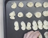 Foto del paso 5 de la receta: Palmeritas caseras con tapas de empanadas!