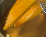 Foto del passaggio 1 della ricetta Frittelle di zucca con erbe aromatiche