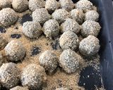 Foto del paso 21 de la receta: Croquetas de gambas, choco y tinta de calamar con ajetes en Thermomix TM5