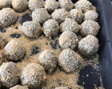 Foto del paso 21 de la receta: Croquetas de gambas, choco y tinta de calamar con ajetes en Thermomix TM5