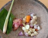Foto langkah ke 1 dari resep Ayam bumbu srundeng.
