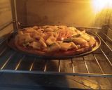Foto langkah ke 6 dari resep Hawaiian Pizza (With BBQ Sauce).