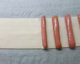 Foto del paso 2 de la receta: Canapes de hojaldre de salchichas 