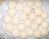 A picture of step 5 of Kachori with tarkari.