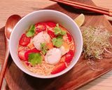 Hình bước làm 5 của món Mì Lẩu Thái Mama Chua Cay Nấu Cồi Sò Điệp & Cà Chua