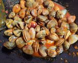 Foto langkah ke 3 dari resep Kerang Kedimul Saus Padang.
