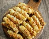 Foto langkah ke 4 dari resep Cheese Stik ala Kartika Sari.
