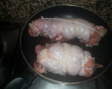 Foto del paso 7 de la receta: Muslos de pollo relleno en salsa de cebolla