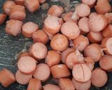 Une image de l'étape 1 de Rougail saucisse à l'européenne.