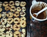 Foto del paso 6 de la receta: Galletitas de vainilla en manga con glasé de chocolate