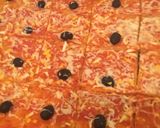 صورة لخطوة 9 من وصفة بيتزا 🍕 بالسميد الرقيق