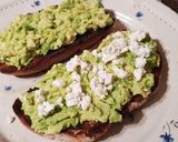 Foto del paso 7 de la receta Tostada con Aguacate, Queso de Cabra y Pavo