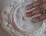 A picture of step 5 of Anda paratha.