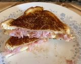 A picture of step 4 of Swift maple glazed grilled ham and cheese.