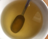Foto del paso 4 de la receta: Infusión fría de tila y María Luisa, con limón, jengibre y miel