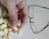 A picture of step 1 of Garlic Paste (Lahsan ka Paste).