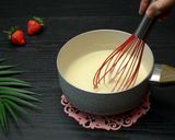 Foto langkah ke 9 dari resep TANPA TERIGU TANPA MIXER TANPA OVEN | CAKE KETAGIH SUPER LEMBUT.