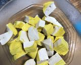 Foto langkah ke 1 dari resep Oseng tahu sosis saos tiram.