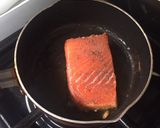 Foto langkah ke 3 dari resep Norwegian salmon with butter garlic and lemon sauce.