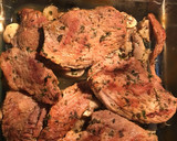 Foto del paso 7 de la receta: Cerdo horneado con champiñones