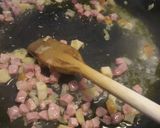 A picture of step 2 of Tortellini alla boscaiola.