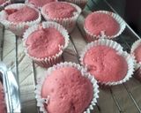 A picture of step 4 of Strawberry Cupcakes.