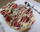 Foto del paso 8 de la receta: Huevo de Pascua relleno con crema y frutillas