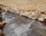 Foto del paso 4 de la receta: Tarta de pollo con queso crema y tapas de semillas