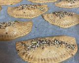 Foto del paso 3 de la receta: Empanadillas integrales de bonito, tomate y huevo cocido
