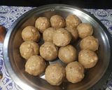 गोंद बाजरे के लड्डू (gond bajre ke ladoo recipe in Hindi) रेसिपी चरण 5 फोटो