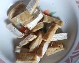 Foto langkah ke 2 dari resep Tumis Kucai Tahu Goreng.