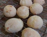 Foto langkah ke 10 dari resep Pão de Queijo (Roti Keju Brazil).