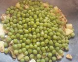 हरी मटर की घुघनी (hari matar ki ghugni recipe in Hindi) रेसिपी चरण 4 फोटो