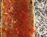 Foto del paso 3 de la receta: Bocadillo con tomate, queso fresco, pimientos del piquillo y anchoas