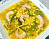 Foto del paso 7 de la receta: Arroz caldoso de gambones y espárragos con caldo miso