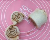 Foto langkah ke 4 dari resep Cinnamon Roll Bread Pudding | Puding Roti Tawar Gulung KayuManis.
