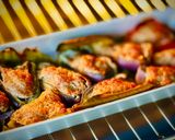 Hình bước làm 5 của món Ớt Chuông Tím Nhồi Thịt Nướng Lá Nguyệt Quế