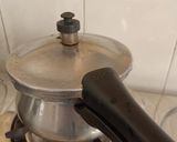 A picture of step 5 of Lauki ki sabzi.