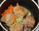 A picture of step 2 of Pollo alla cacciatora.