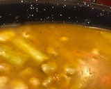 Foto del paso 8 de la receta: Arroz en paella,de pollo, ajos tiernos y habas, de la iaia Teresa