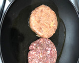 Foto del paso 1 de la receta: Hamburguesa de ternera con huevos de codorniz