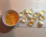 Foto del paso 1 de la receta: Huevos rellenos de atún