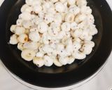 A picture of step 5 of Makhana Dahi Vada.